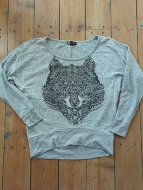 255-Wolf Graphic Grey Scoop-Neck Long Sleeve Top